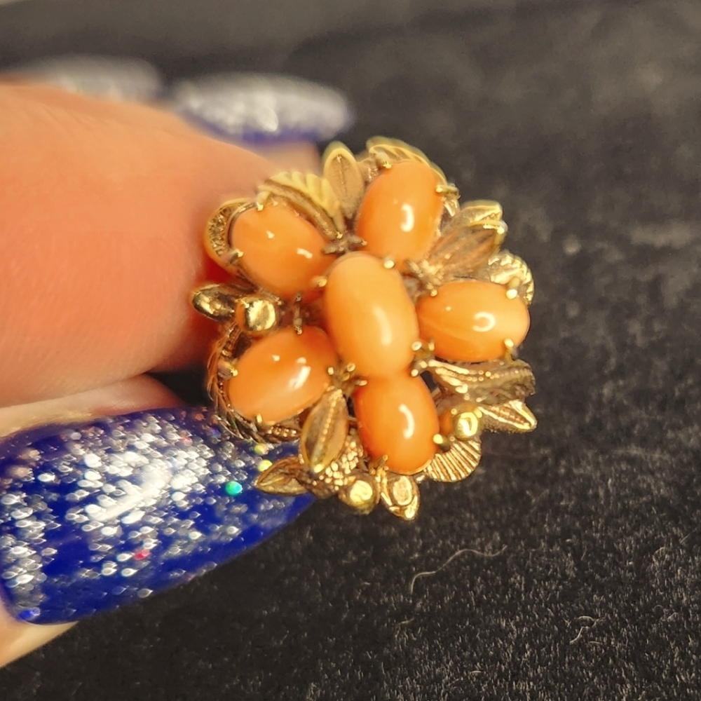 Vintage handcrafted sz‎ 8 gold tone ring w 6 cabochon pink coral stones